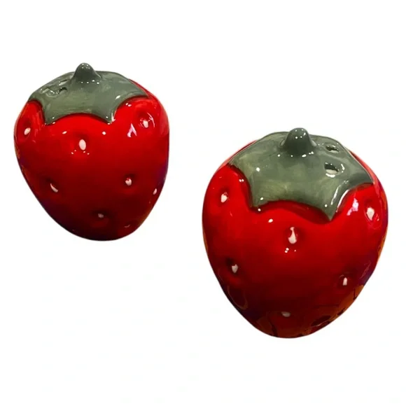 Ceramic Strawberry Salt and Pepper Shakers NWT - Picture 3 of 6